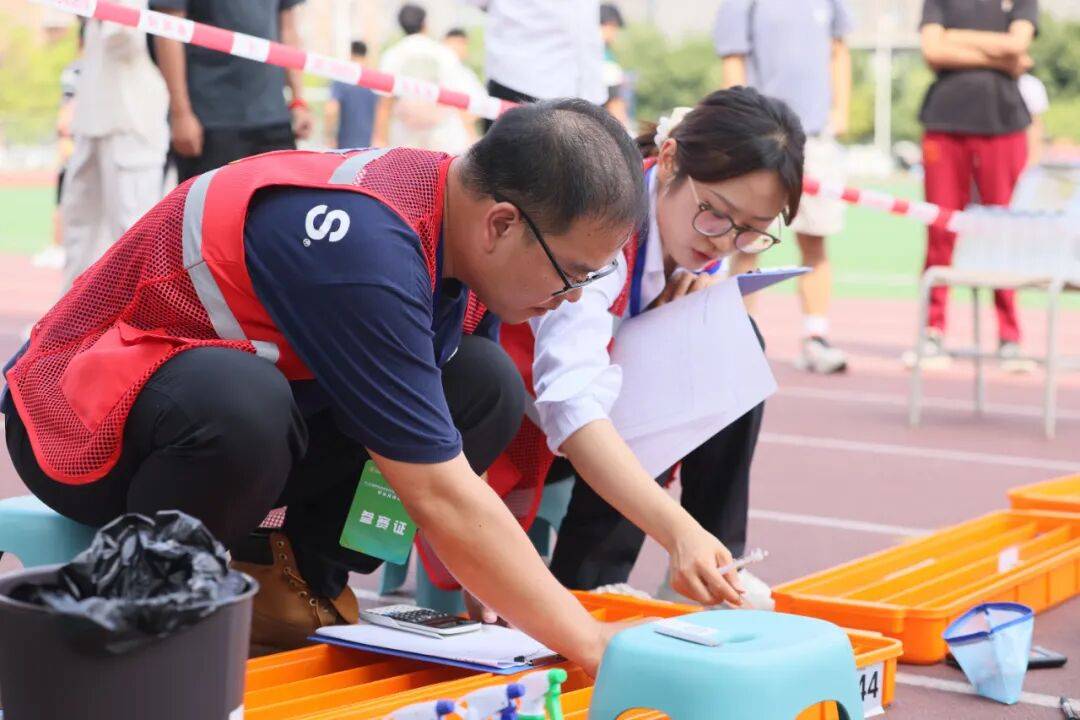 2025年度四川省地質(zhì)勘查行業(yè)地質(zhì)調(diào)查員(礦產(chǎn)地質(zhì)方向)職業(yè)技能競(jìng)賽在蓉圓滿閉幕:地質(zhì)勘查